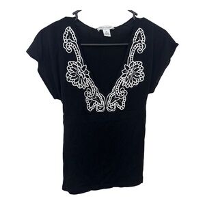 White House black market silk Lyocell black white embroidered short sleeve top